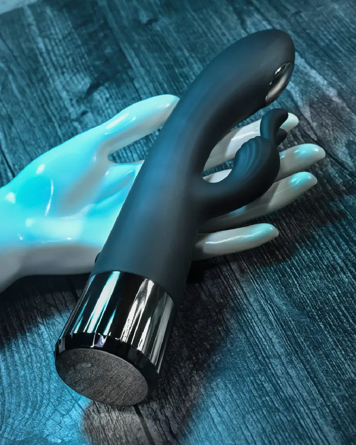 Female Sex Toys Evolved Novelties Heat Up Chill Dual Motor Rabbit with Heating Cooling