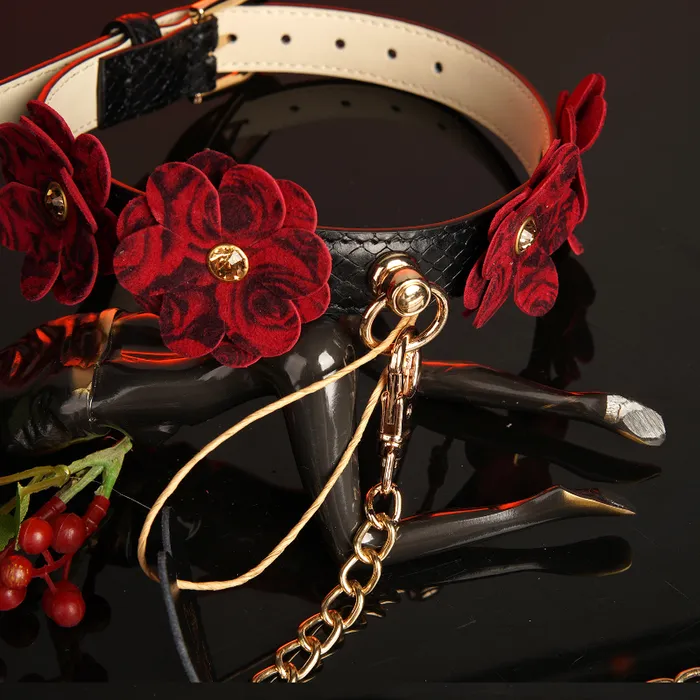 FRISKY BUSINESS SG Crimson Collar Genuine Leather Neck Collar Restraints